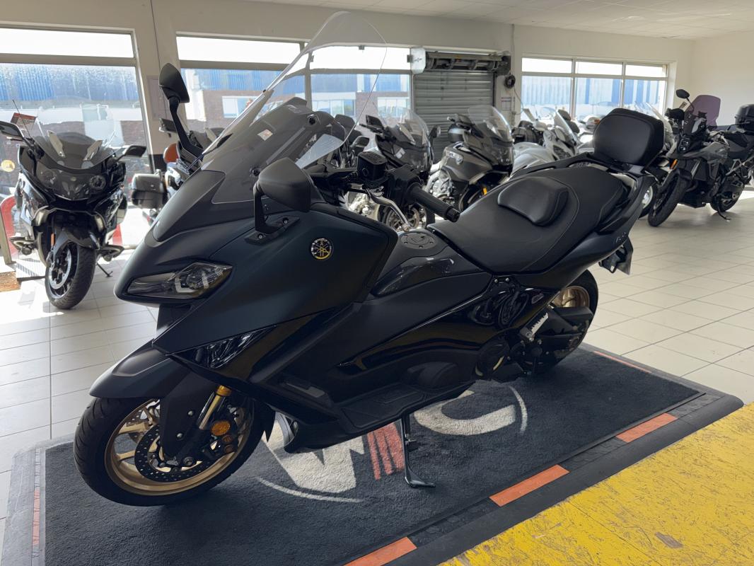 Yamaha T-MAX TECH MAX 560 REP.ECH.POSS 10 899