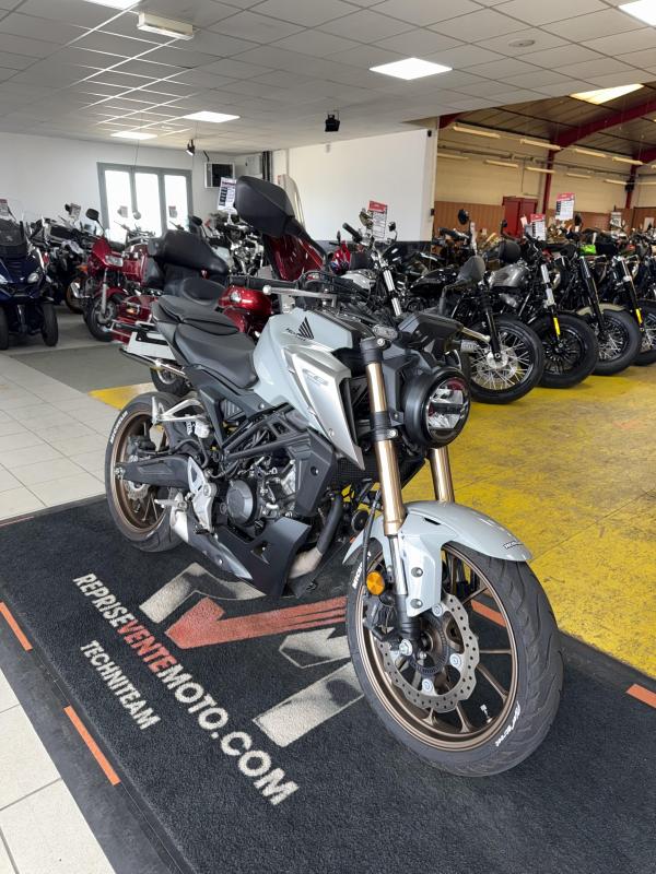 Honda CB125R REP.ECH.POSS 3 699