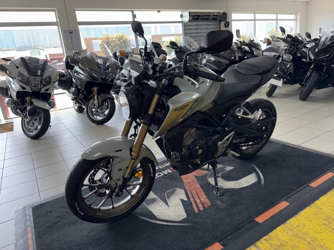 Honda CB125R REP.ECH.POSS 3 699