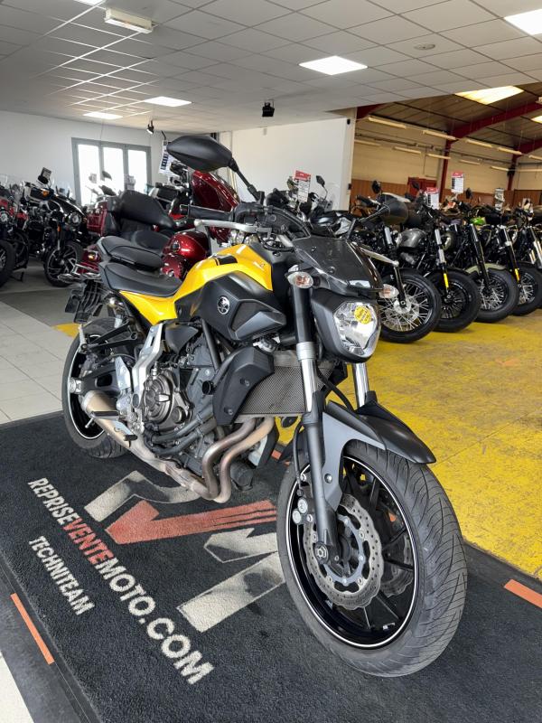 Honda CB125R REP.ECH.POSS 3 599